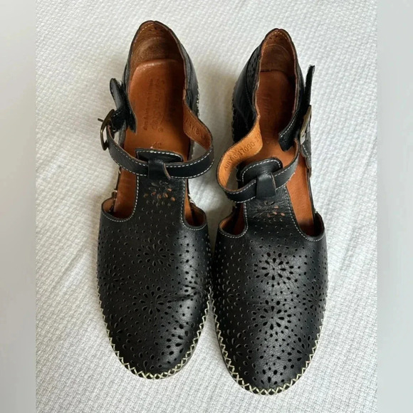 Spring Step EUC Black Leather, T-Strap Mary Jane Wedges with White Threading - Picture 3 of 11